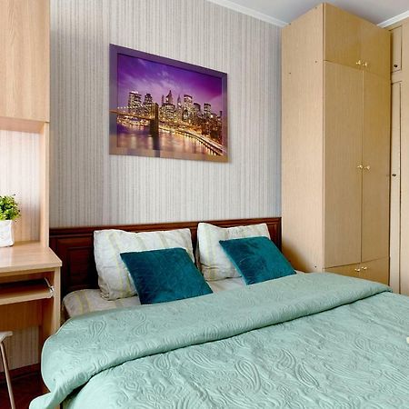 Modern Trio: Central Metro Apartments Kyiv Exterior photo